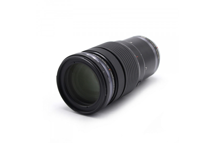 Объектив Olympus M.Zuiko Digital 40-150mm f/2.8 PRO в упаковке