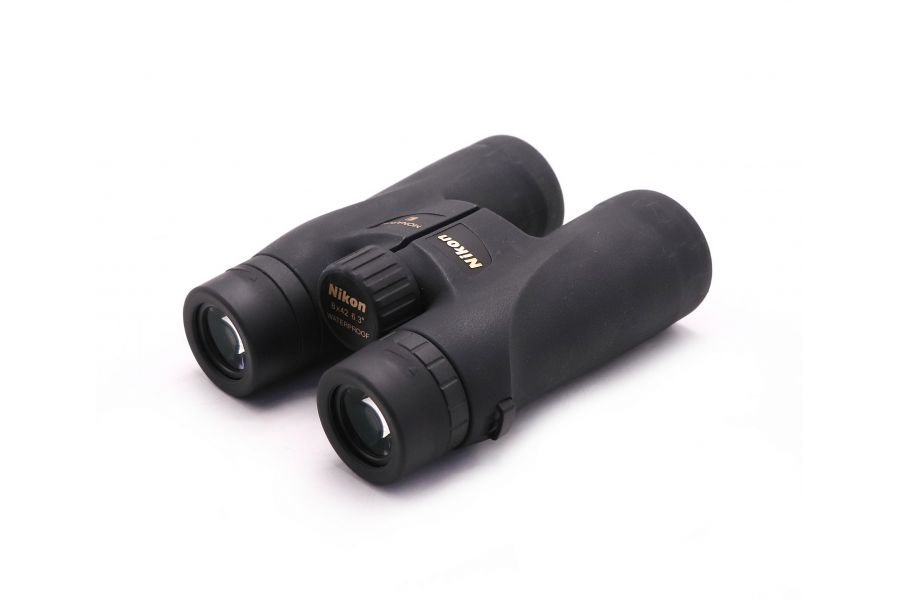 Бинокль Nikon Monarch 3 8x42 Waterproof отличный