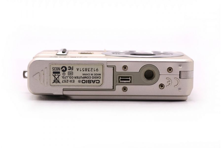 Компактная цифровая фотокамера Casio Exilim EX-Z57