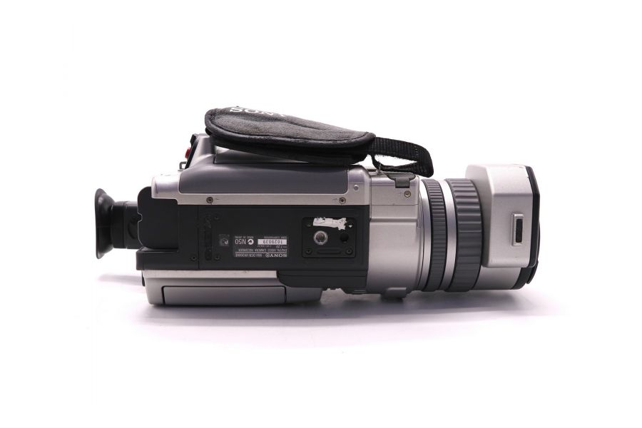 Полупрофессиональная видеокамера Sony DSR-VX2000E