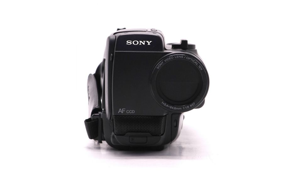 Кассетная видеокамера Sony Handycam CCD-TR94