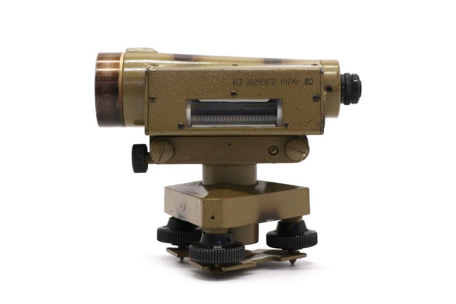 Точный оптический с уровнем нивелир Н-3 (СССР)
