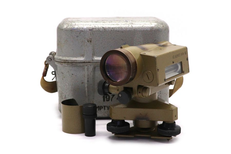 Точный оптический с уровнем нивелир Н-3 (СССР)