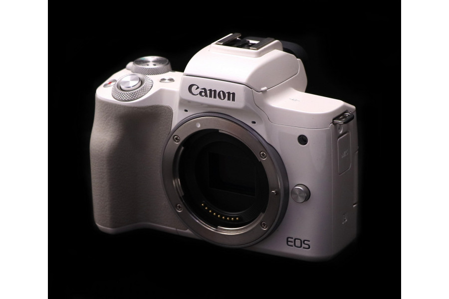 Canon EOS M50 body в упаковке (пробег 26650 кадров)