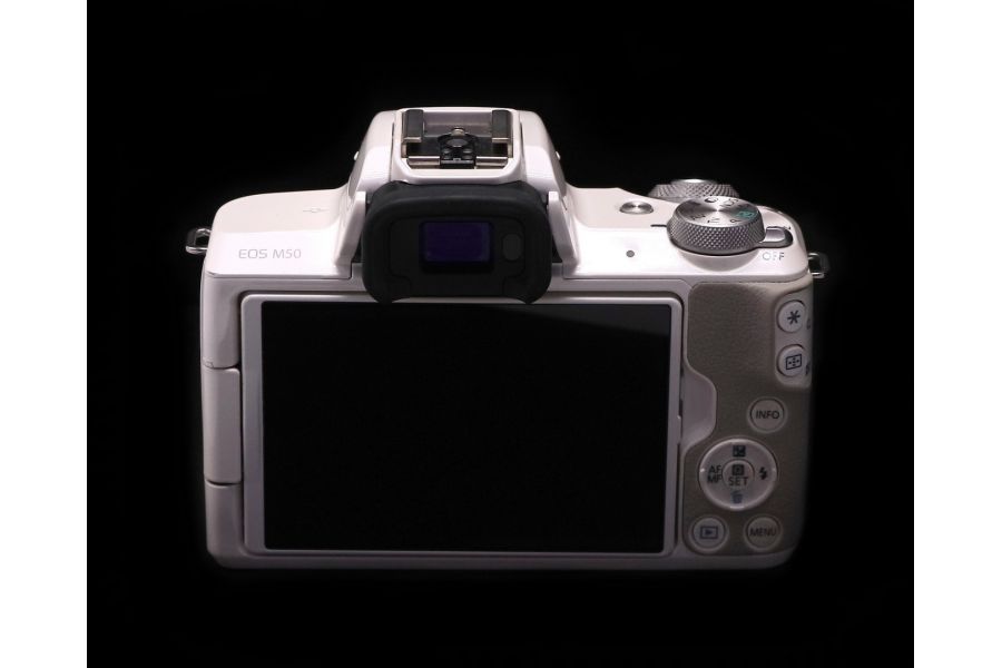 Canon EOS M50 body в упаковке (пробег 26650 кадров)