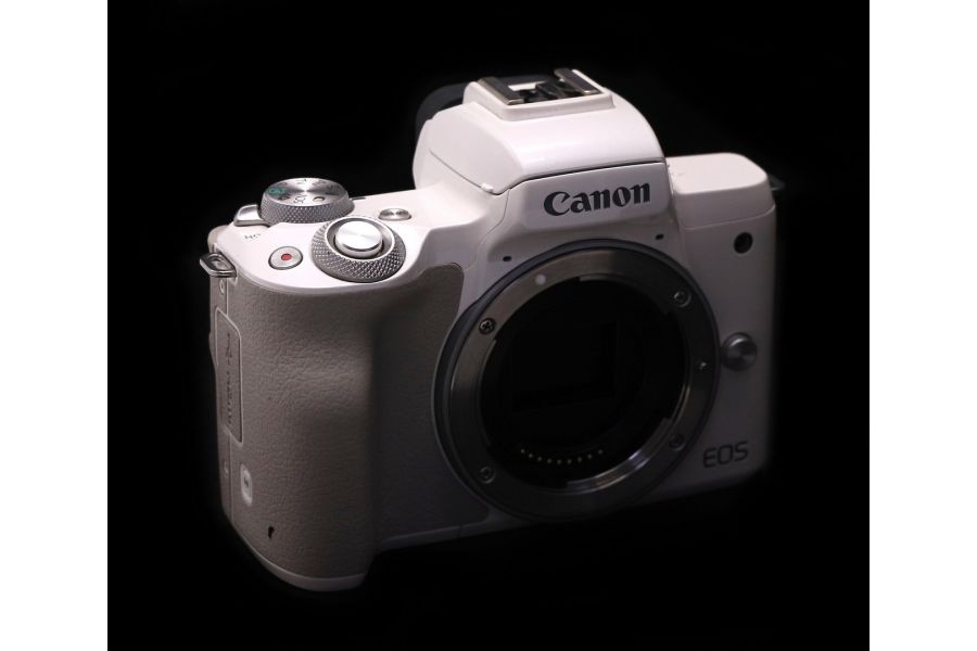 Canon EOS M50 body в упаковке (пробег 26650 кадров)
