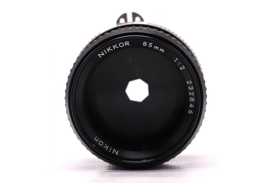 Светосильный объектив Nikon 85mm f/2 Nikkor