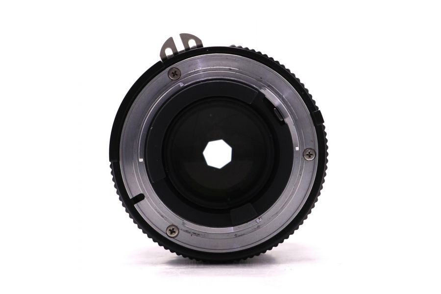 Светосильный объектив Nikon 85mm f/2 Nikkor