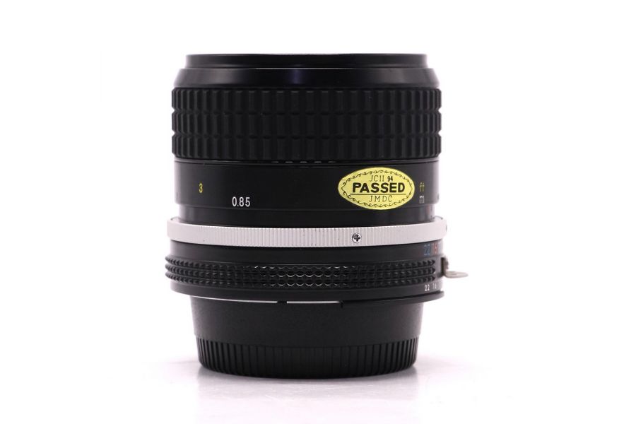 Светосильный объектив Nikon 85mm f/2 Nikkor