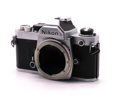 Зеркальный фотоаппарат Nikon FM silver body