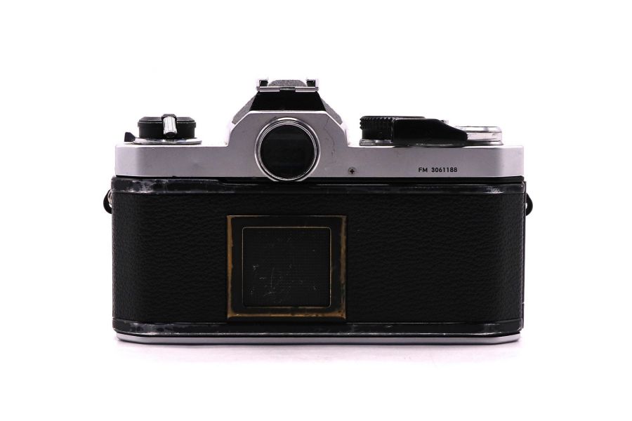 Зеркальный фотоаппарат Nikon FM silver body