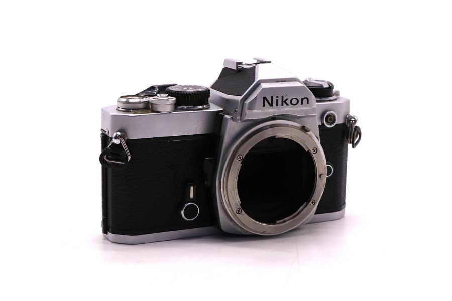 Зеркальный фотоаппарат Nikon FM silver body