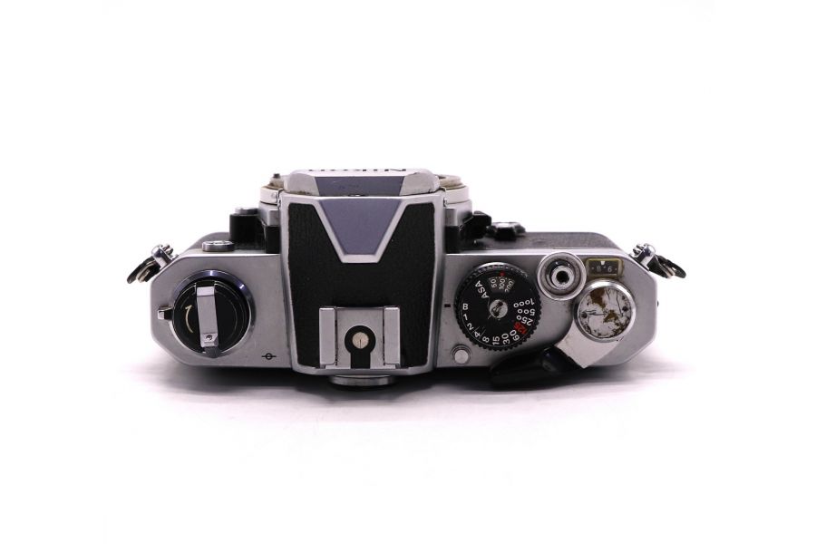 Зеркальный фотоаппарат Nikon FM silver body