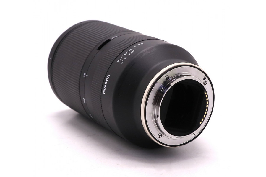 Объектив Tamron 70-180mm f/2.8 Di III VXD Sony E в упаковке