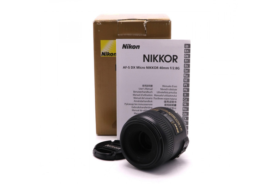 Объектив Nikon 40mm f/2.8G AF-S DX micro Nikkor в упаковке