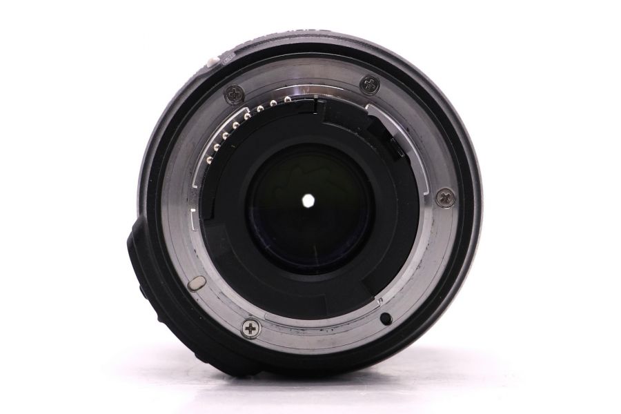 Объектив Nikon 40mm f/2.8G AF-S DX micro Nikkor в упаковке