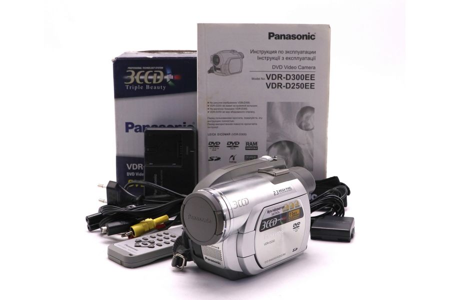 Видеокамера Panasonic VDR-D250EE в упаковке
