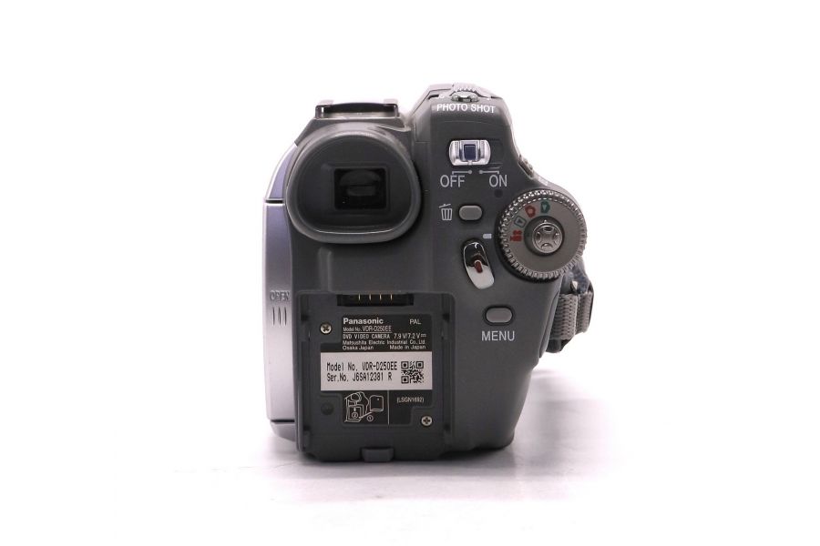 Видеокамера Panasonic VDR-D250EE в упаковке