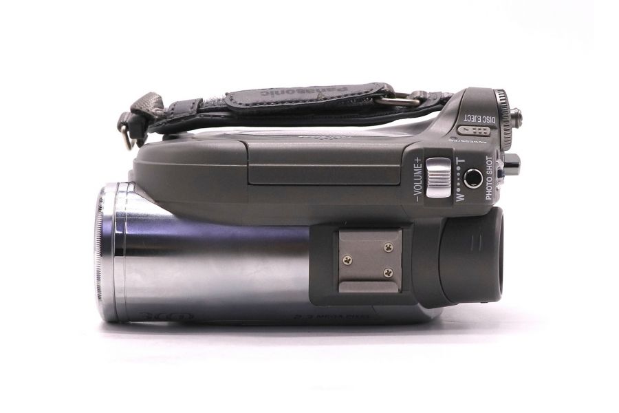 Видеокамера Panasonic VDR-D250EE в упаковке