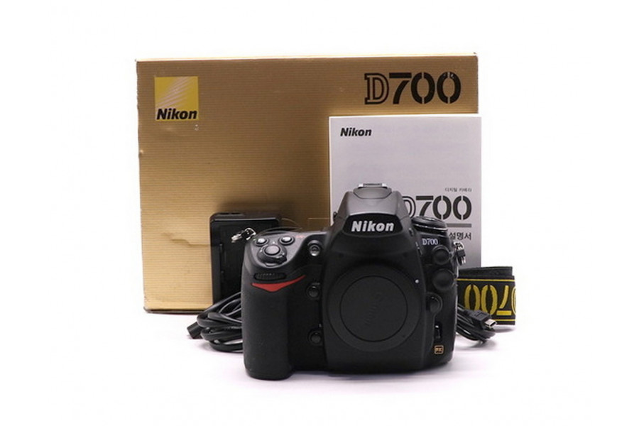 Nikon D700 body в упаковке (пробег 9800 кадров)