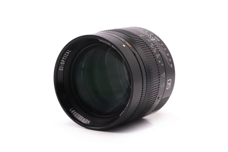 Объектив TTArtisan 50mm f/0.95 Leica-M в упаковке