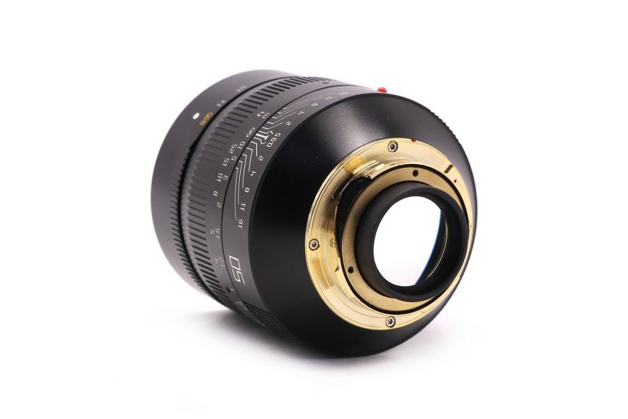 Объектив TTArtisan 50mm f/0.95 Leica-M в упаковке