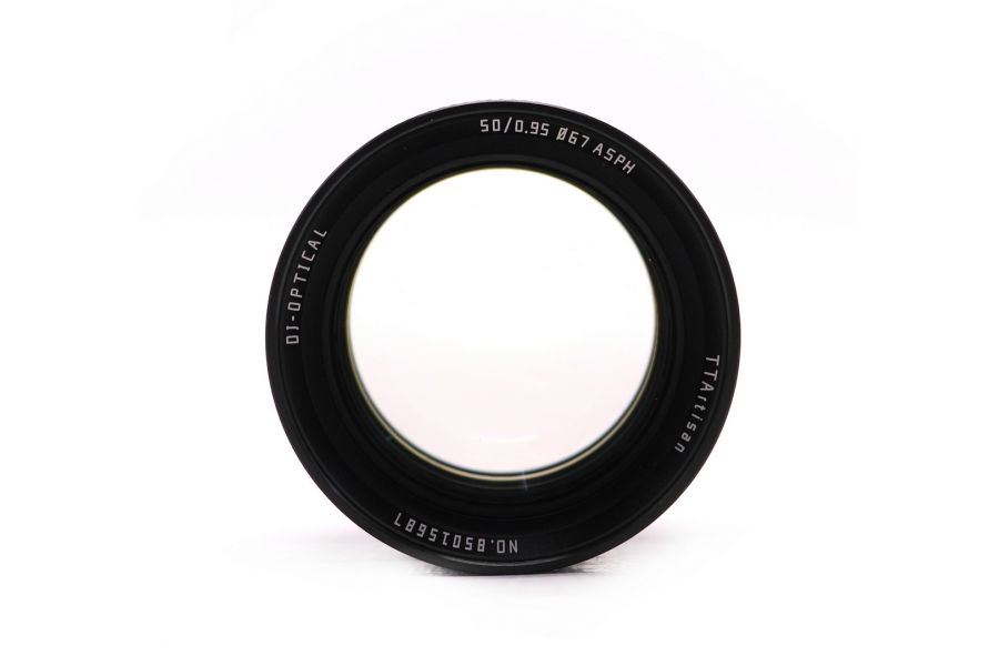 Объектив TTArtisan 50mm f/0.95 Leica-M в упаковке