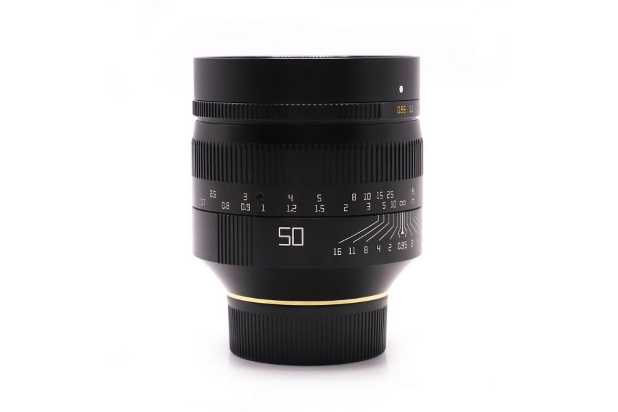Объектив TTArtisan 50mm f/0.95 Leica-M в упаковке
