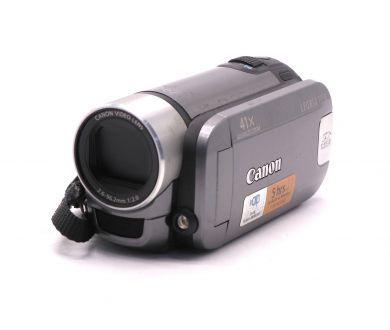 Легкая и простая видеокамера Canon Legria FS36