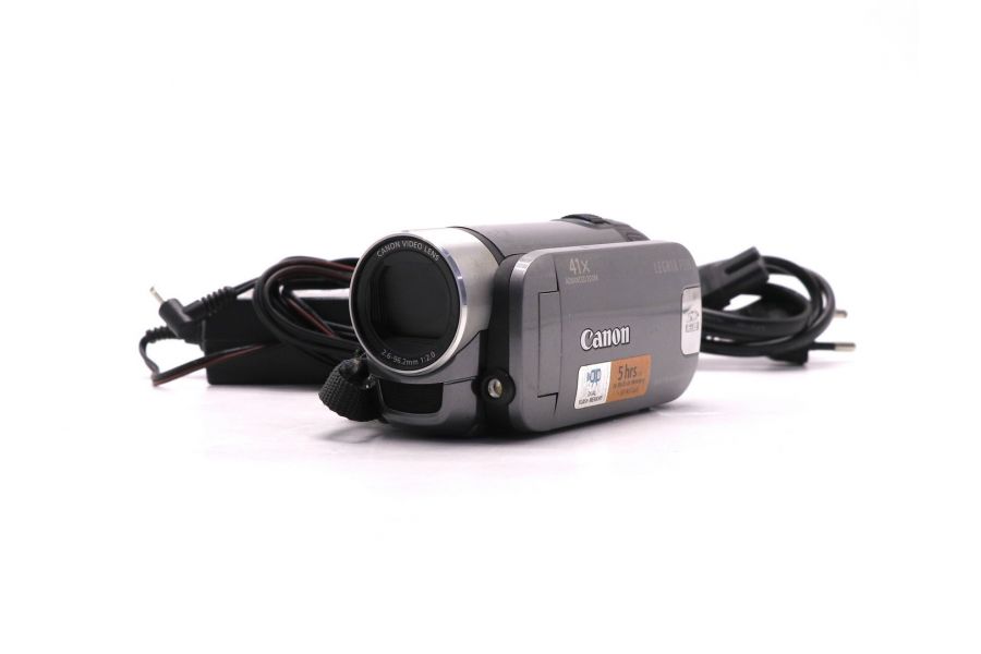 Легкая и простая видеокамера Canon Legria FS36