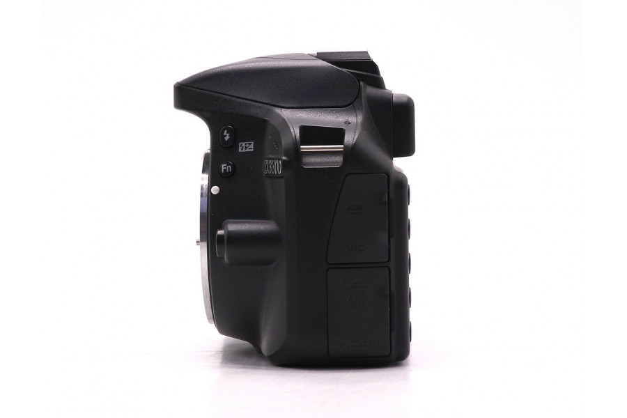 Nikon D3300 body в упаковке (пробег 135 кадров)