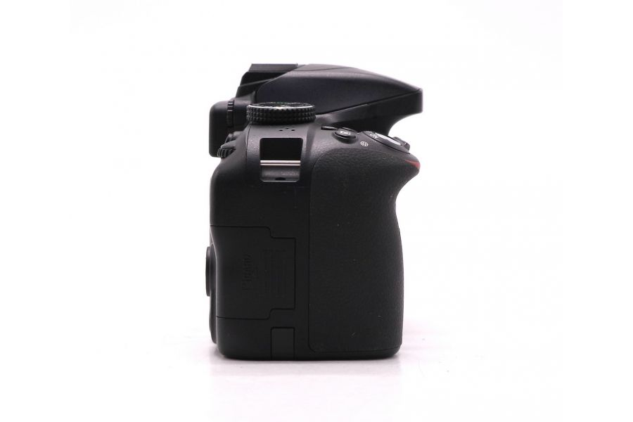 Nikon D3300 body в упаковке (пробег 135 кадров)