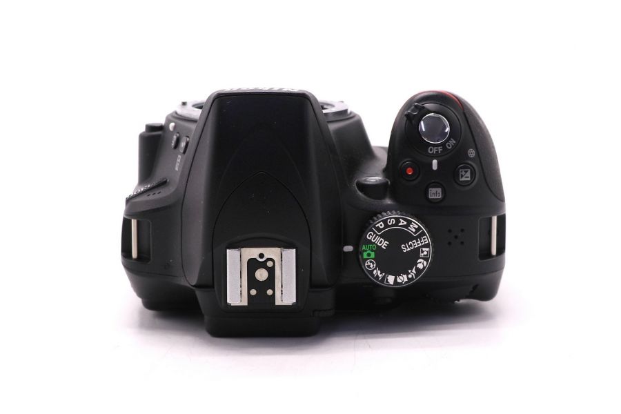 Nikon D3300 body в упаковке (пробег 135 кадров)