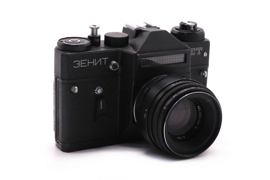 Зеркальный фотоаппарат Зенит ЕТ + Гелиос 44-2 (СССР)