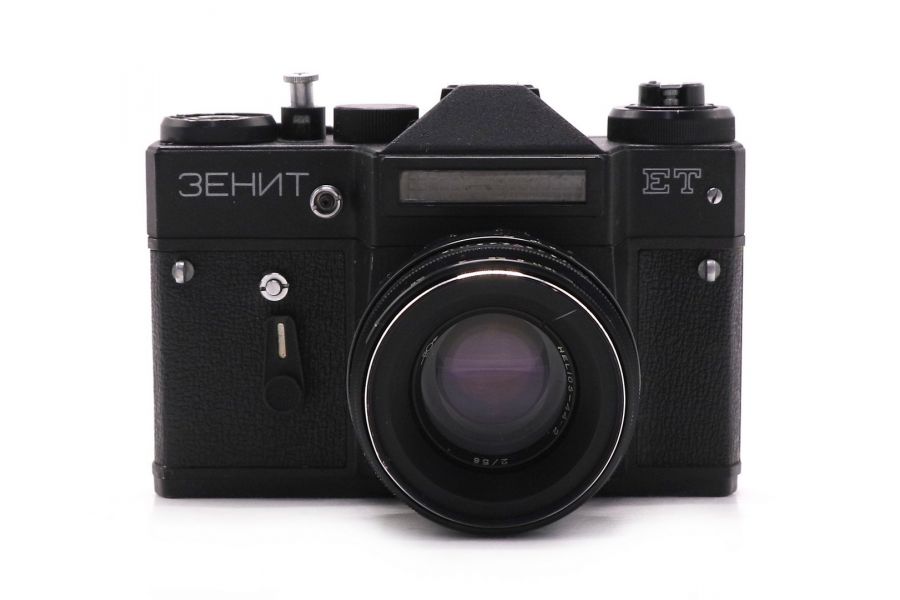 Зеркальный фотоаппарат Зенит ЕТ + Гелиос 44-2 (СССР)