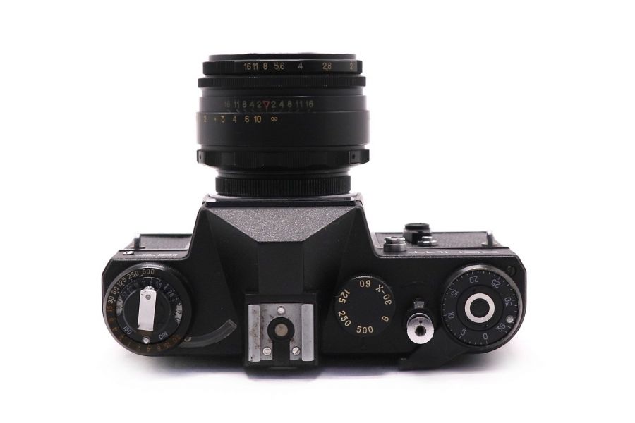 Зеркальный фотоаппарат Зенит ЕТ + Гелиос 44-2 (СССР)