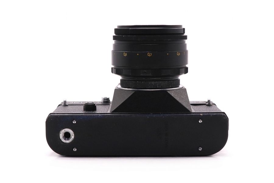 Зеркальный фотоаппарат Зенит ЕТ + Гелиос 44-2 (СССР)