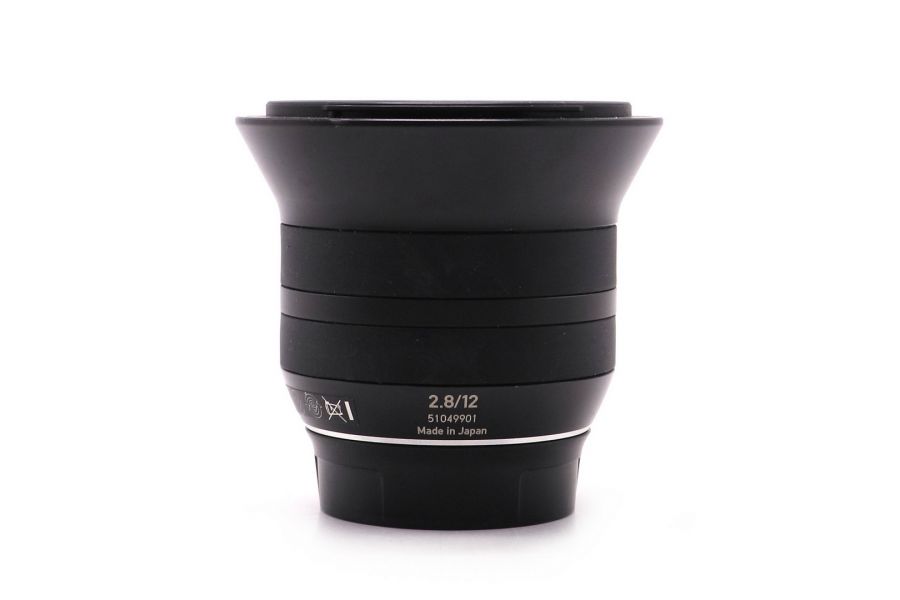 Объектив Zeiss Touit 2.8/12 X-mount в упаковке