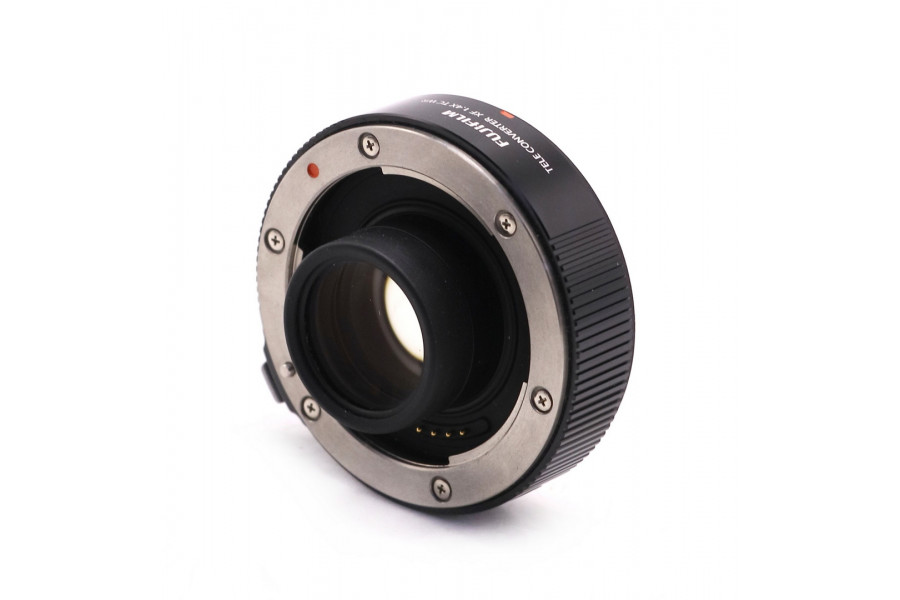Телеконвертер Fujifilm XF 1.4X TC WR в упаковке