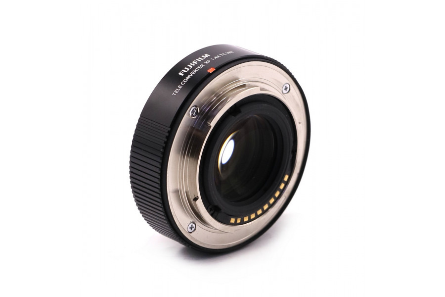 Телеконвертер Fujifilm XF 1.4X TC WR в упаковке