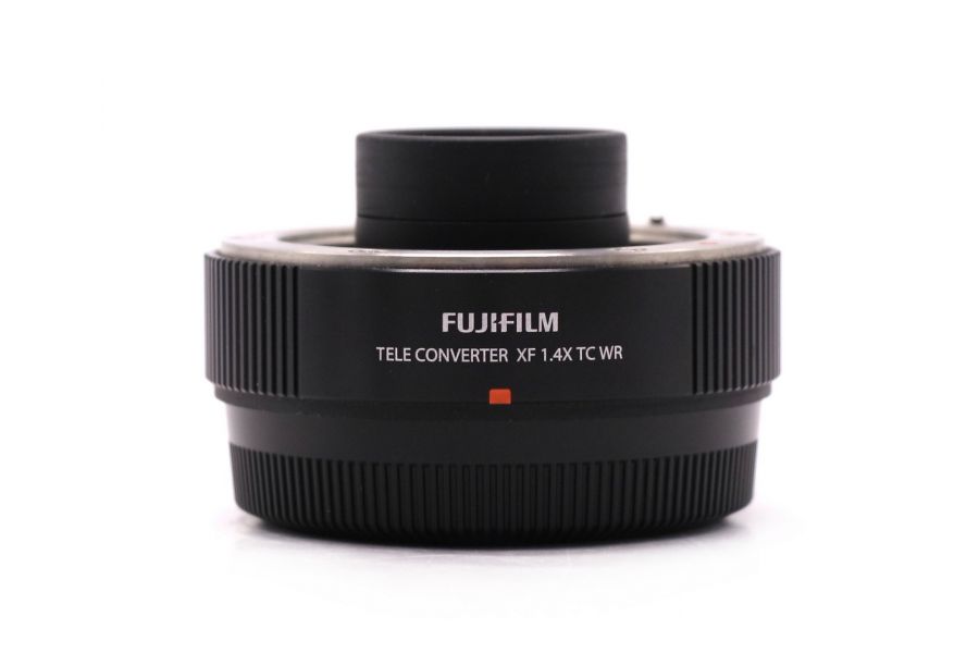 Телеконвертер Fujifilm XF 1.4X TC WR в упаковке