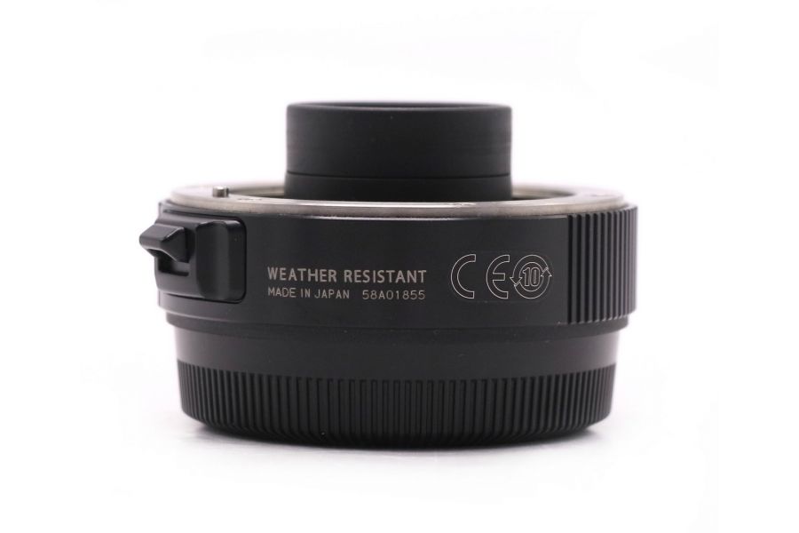 Телеконвертер Fujifilm XF 1.4X TC WR в упаковке