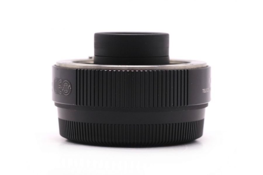 Телеконвертер Fujifilm XF 1.4X TC WR в упаковке