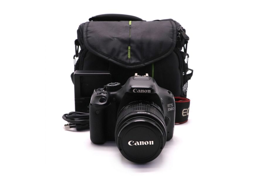Фотокамера Canon EOS 550D kit (пробег 124000 кадров)