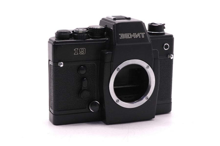 Плёночный советский фотоаппарат Зенит 19 body