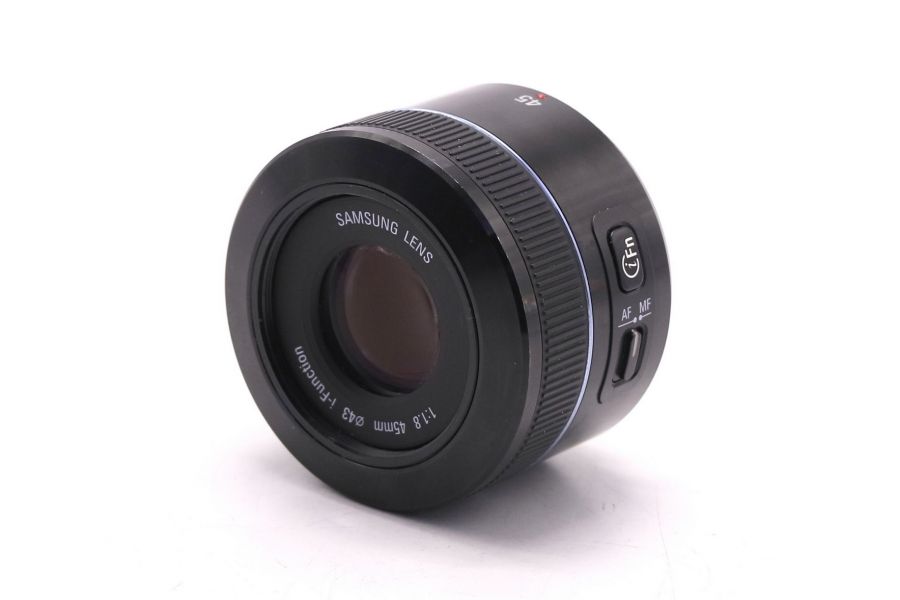 Светосильный объектив Samsung 45mm f/1.8