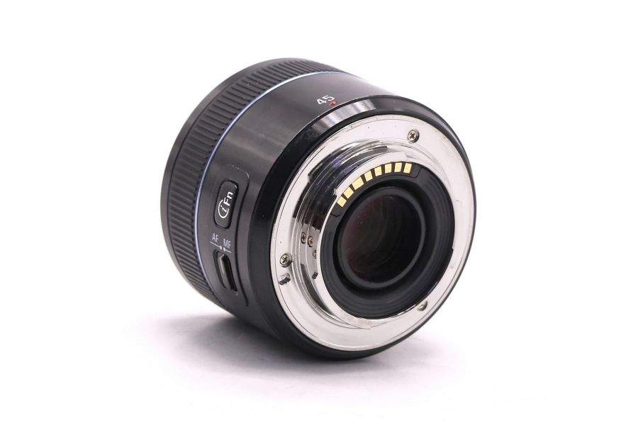 Светосильный объектив Samsung 45mm f/1.8