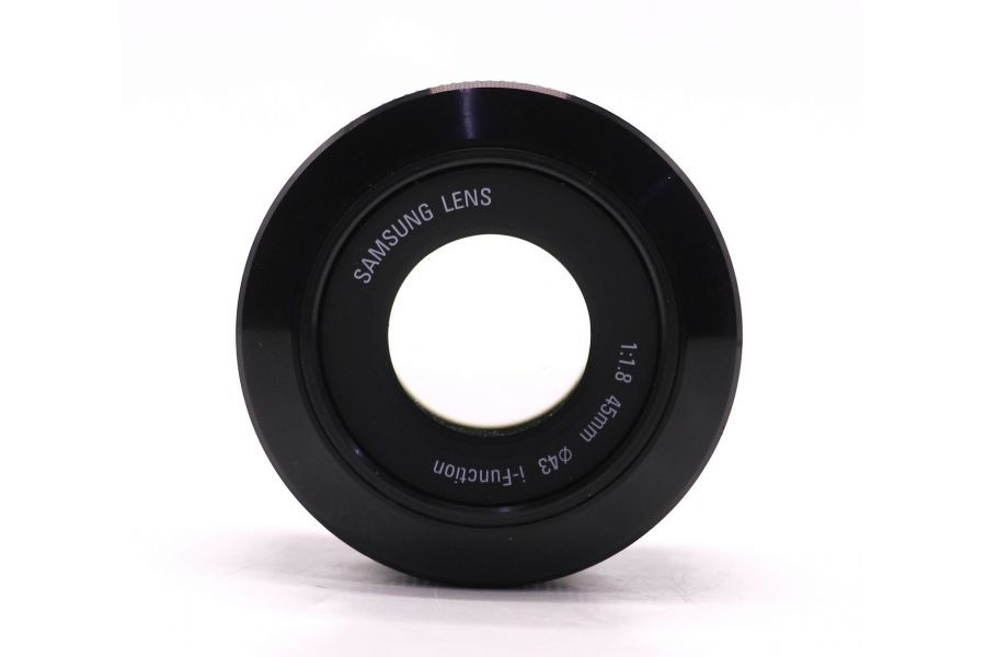 Светосильный объектив Samsung 45mm f/1.8