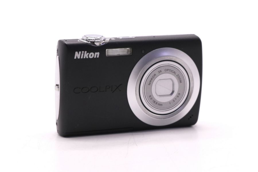 Фотоаппарат Nikon Coolpix S203 в упаковке