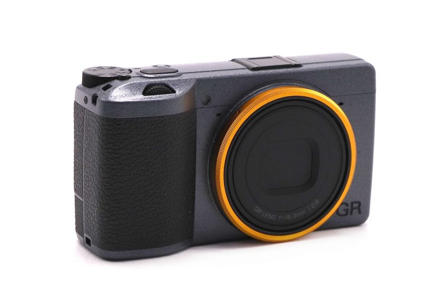 Камера Ricoh GR III Street Edition в упаковке
